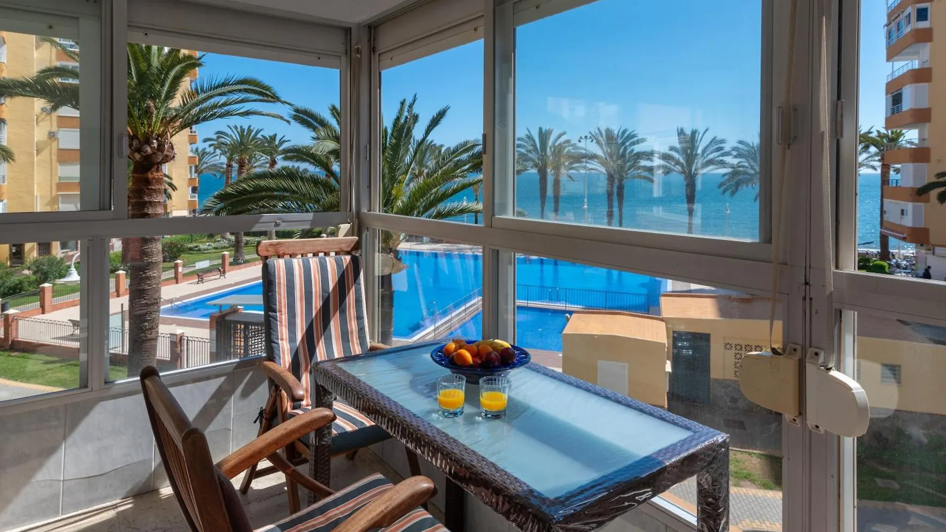 Apartamento Familiar, Terraza Con Vistas Al Mar, Piscina, Pistas De Tenis, Wifi Y En Primera Linea De Playa Альгарробо-Коста