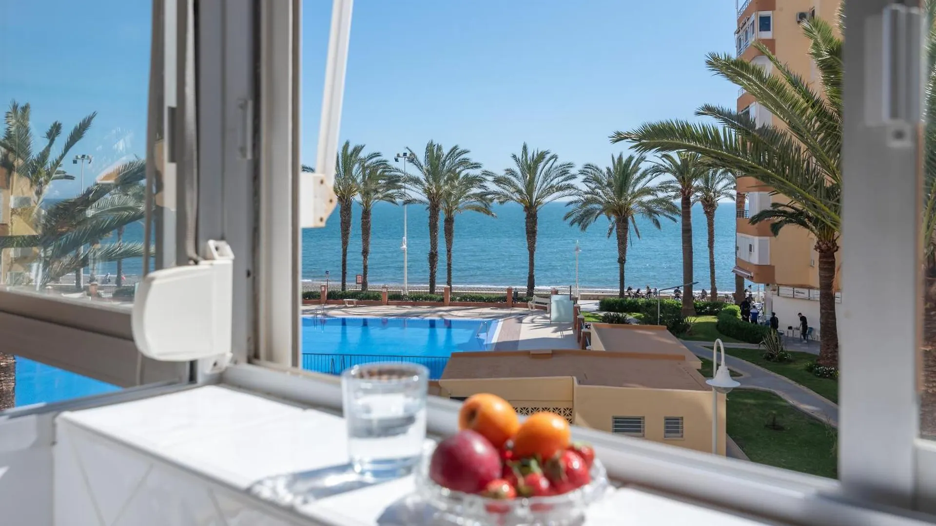 Apartamento Familiar, Terraza Con Vistas Al Mar, Piscina, Pistas De Tenis, Wifi Y En Primera Linea De Playa Альгарробо-Коста Апартаменты